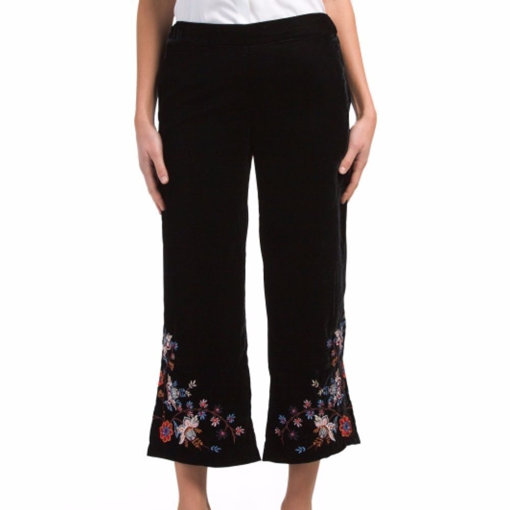 Beautiful velvet crop Ecru trousers Size L!